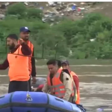 Jammu Kashmir में हुआ बड़ा हादसा, Jhelum नदी में डूबी नाव, कई छात्रों की मौत, रेस्क्यू ऑपरेशन जारी